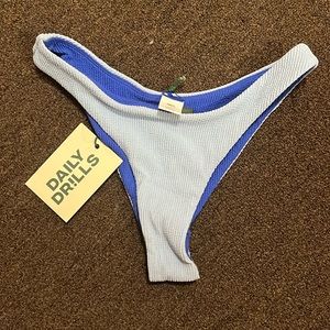 DAILY DRILLS WAVY BOTTOMS Size Small NWT!